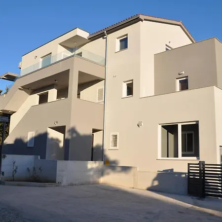 Aurora Apartment *