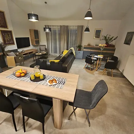 Aurora Apartment *
